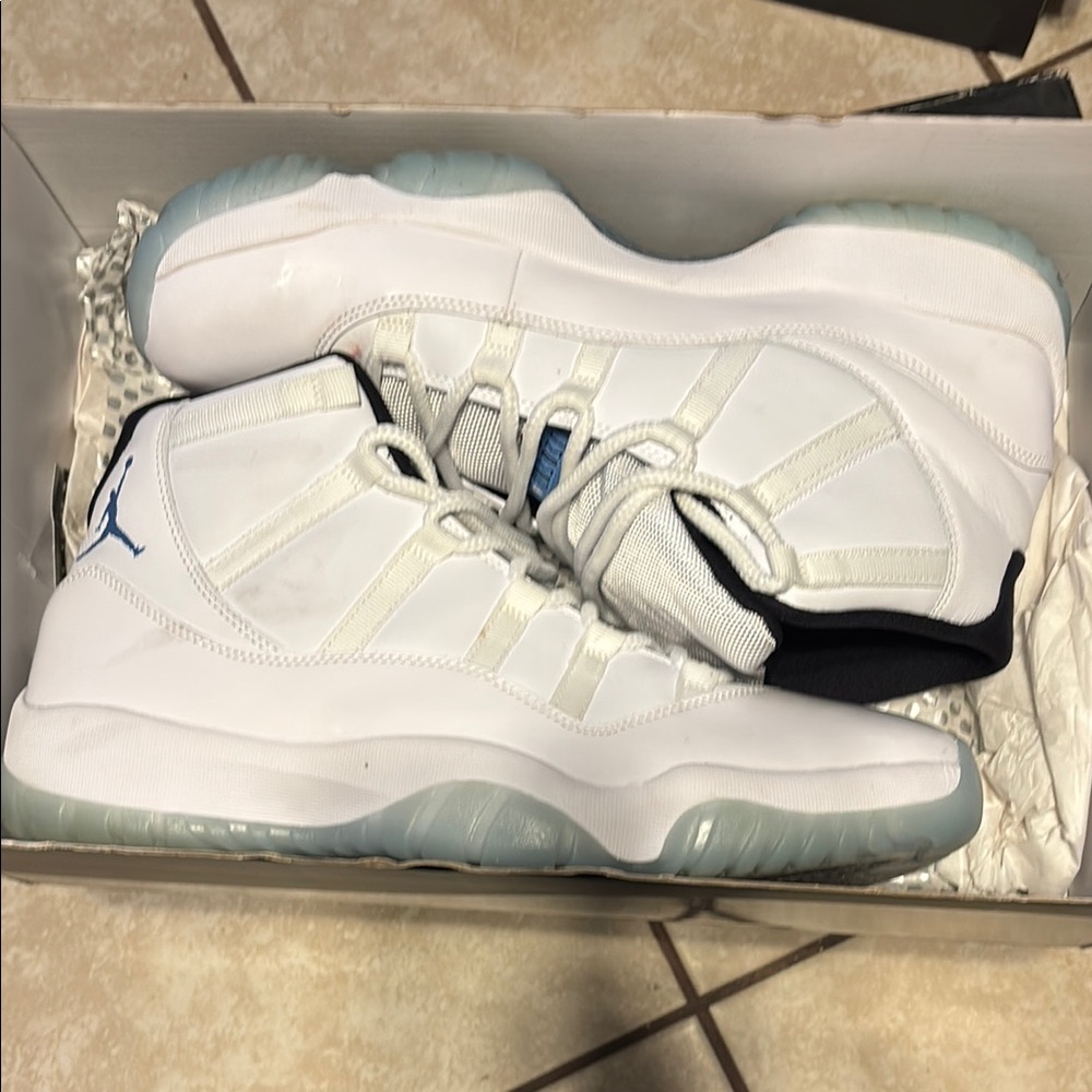 Jordan retro 11 Jordan Sneakers White and Blue